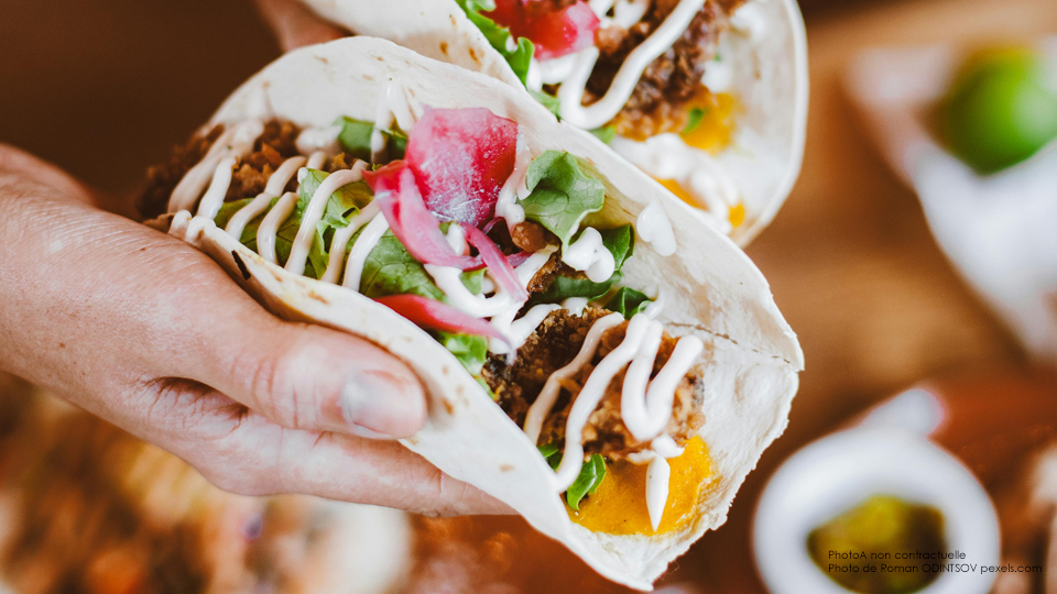 Cuisine d'Okinawa Tako raisu (Tacos à la japonaise)